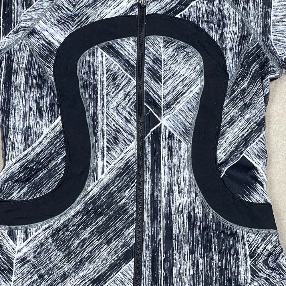 Lululemon Black and White Jacket - Picture 3 of 8